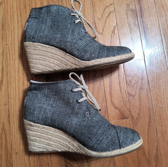 Toms laced espadrille wedges, size 7.5, gray 🩶 - Picture 3 of 11
